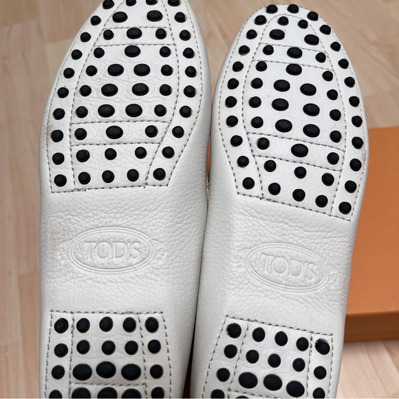 Tod’s Gommino textureed leather loafer - Picture 5 of 7